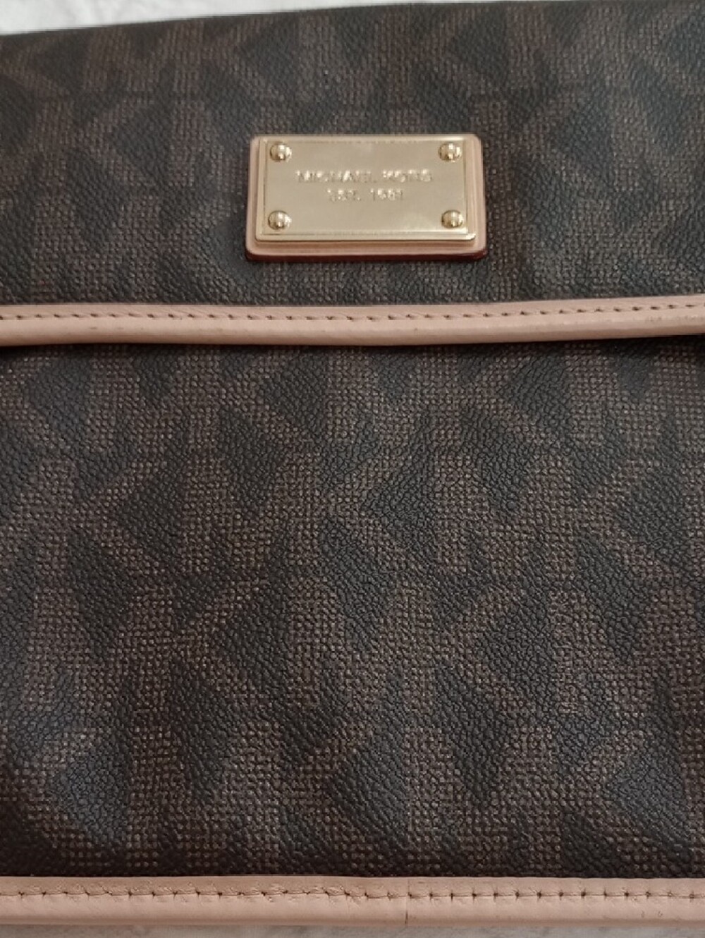 MICHAEL KORS Monogram Envelope Clutch with Tan Leather Trim - Picture 4 of 10